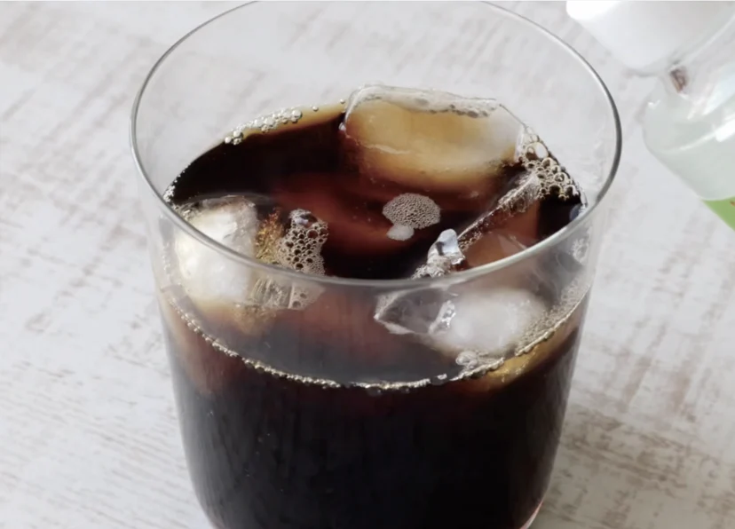 飲み物にMCTオイルを加える